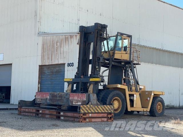 CAT V800 Teleskopbomtruckar (Sträckstaplare)