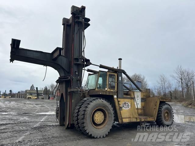CAT V900 Teleskopbomtruckar (Sträckstaplare)