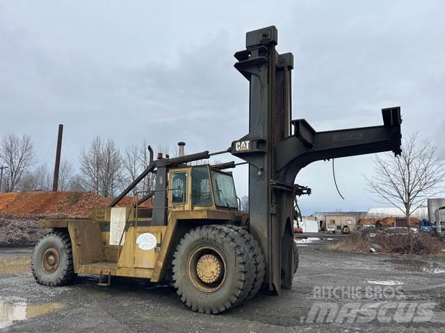 CAT V900 Teleskopbomtruckar (Sträckstaplare)