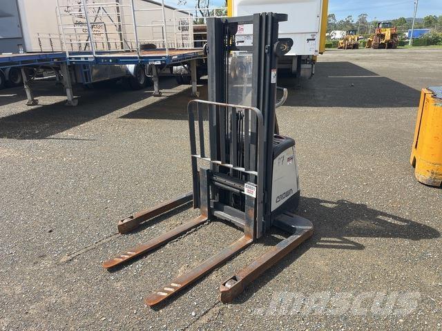 Crown SX3030 Entreprenad - Övrigt