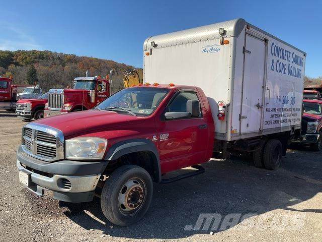 Dodge 5500 Skåpbilar