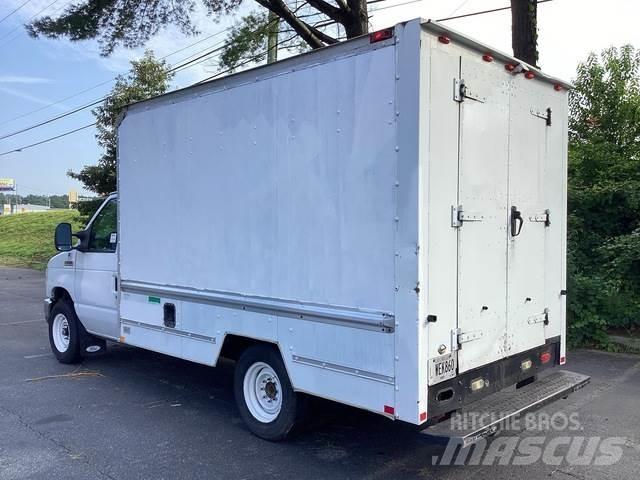 Ford E-250 Lätta skåpbilar