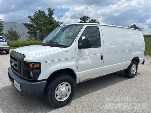 Ford E-250 Lätta skåpbilar