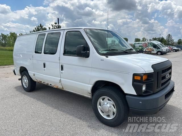 Ford E-250 Lätta skåpbilar