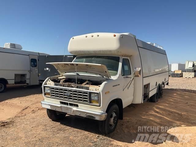 Ford E-350 Lätta skåpbilar