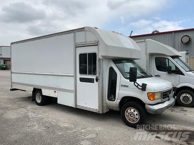 Ford E-350 Lätta skåpbilar