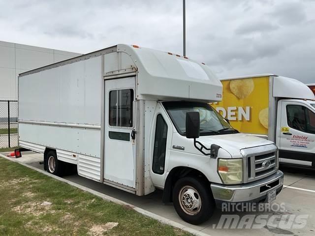 Ford E-350 Lätta skåpbilar