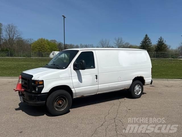 Ford E-350 Lätta skåpbilar