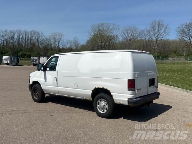 Ford E-350 Lätta skåpbilar