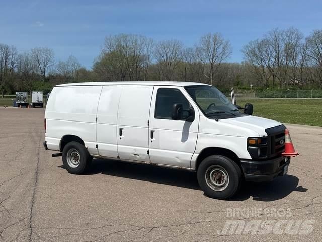 Ford E-350 Lätta skåpbilar