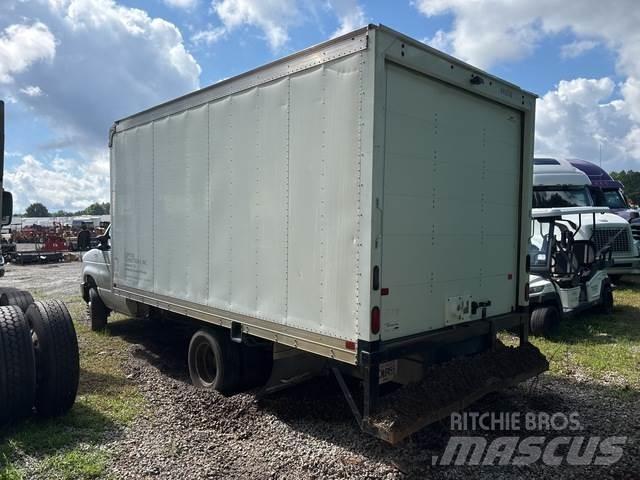 Ford E-350 Skåpbilar