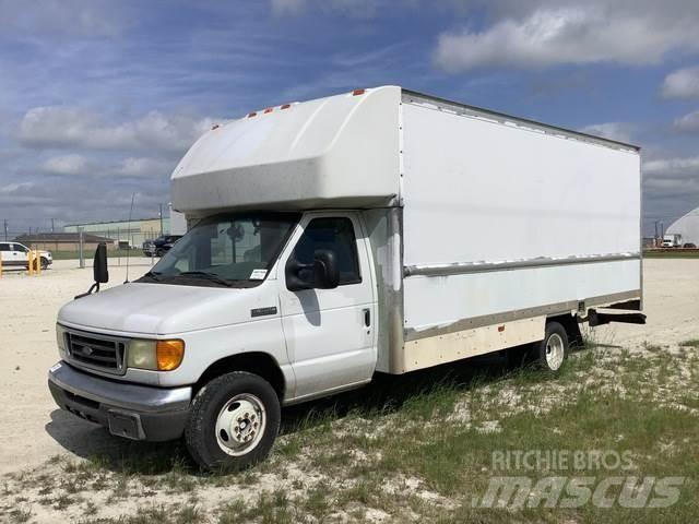 Ford E-350 Skåpbilar