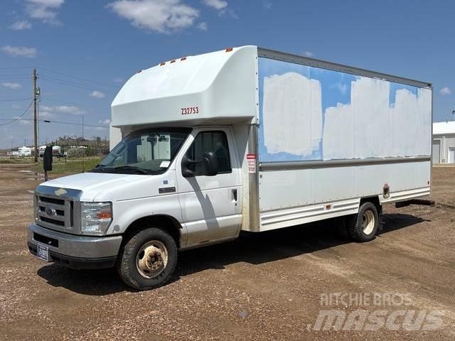 Ford E-350 Skåpbilar