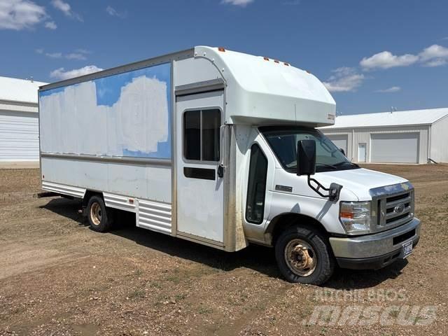 Ford E-350 Skåpbilar
