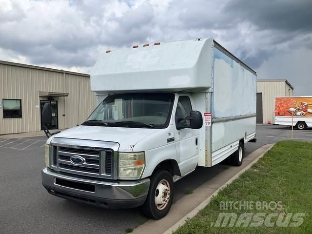 Ford E-350 Skåpbilar