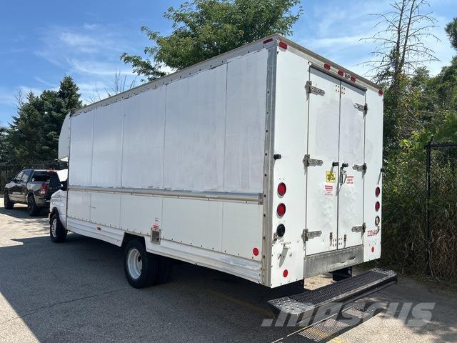 Ford E-350 Lätta skåpbilar