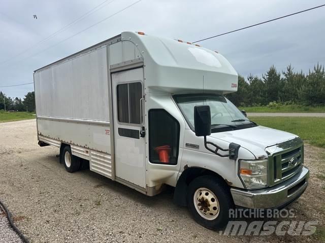Ford E-350 Skåpbilar