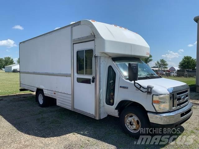 Ford E-350 Skåpbilar