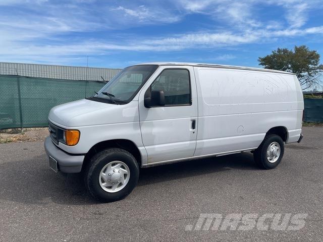 Ford E-350 Lätta skåpbilar
