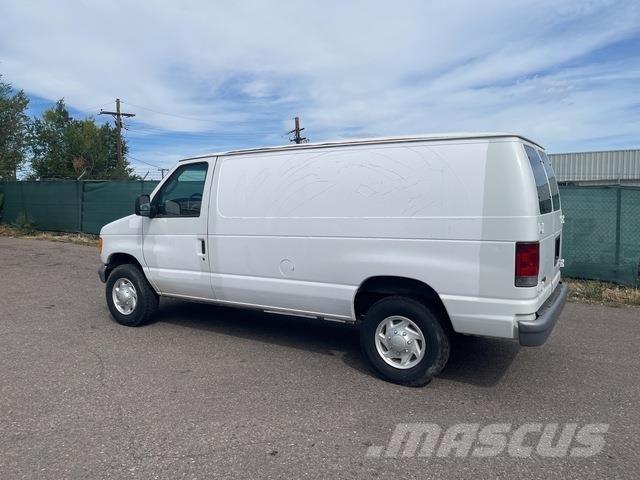 Ford E-350 Lätta skåpbilar