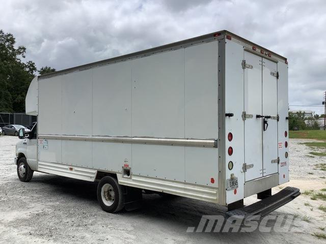 Ford E-350 Lätta skåpbilar