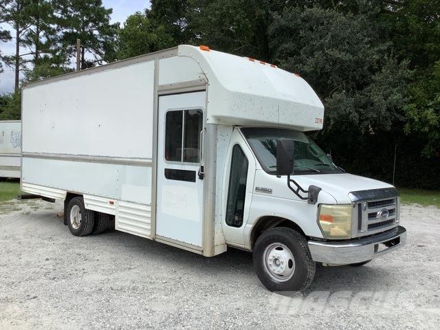 Ford E-350 Lätta skåpbilar