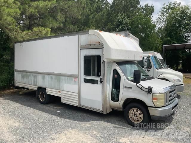 Ford E-350 Lätta skåpbilar