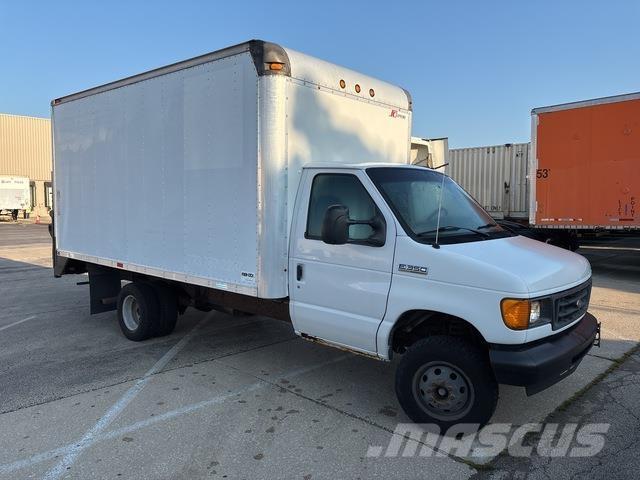 Ford E-350 Lätta skåpbilar