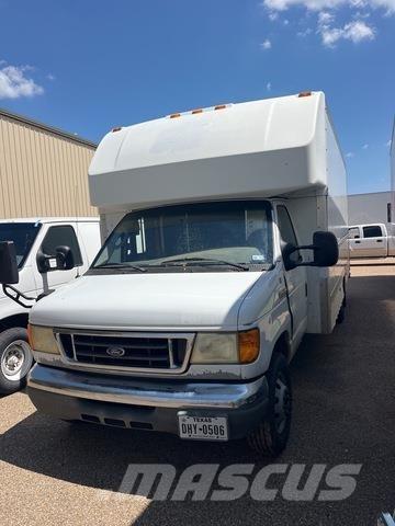 Ford E-350 Lätta skåpbilar