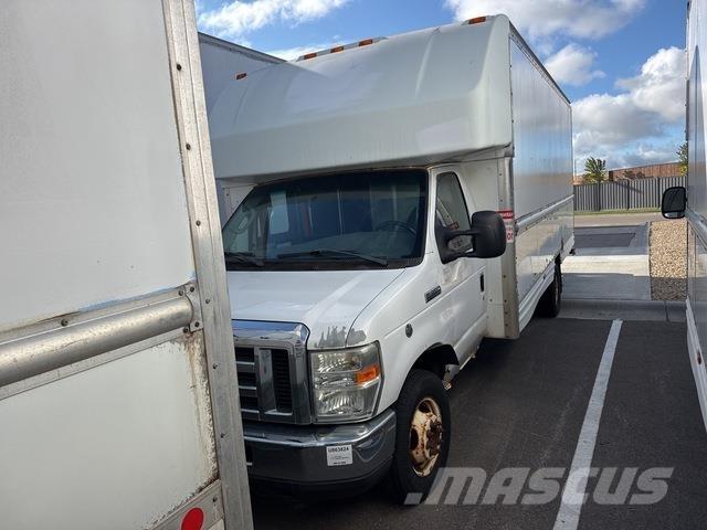 Ford E-350 Skåpbilar
