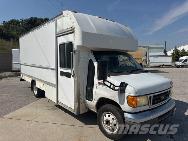 Ford E-350 Lätta skåpbilar