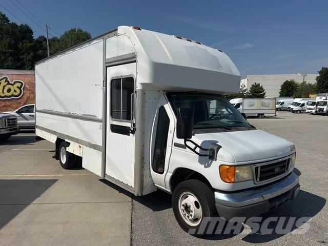 Ford E-350 Lätta skåpbilar