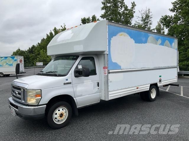 Ford E-350 Skåpbilar