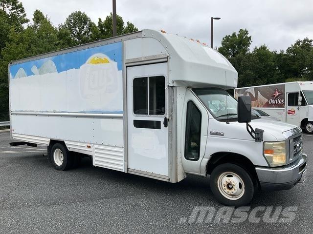 Ford E-350 Skåpbilar