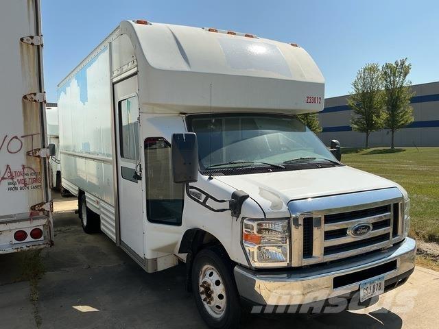 Ford E-350 Skåpbilar