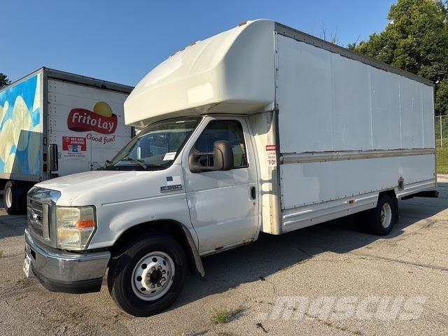 Ford E-350 Skåpbilar