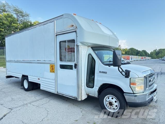 Ford E-350 Skåpbilar