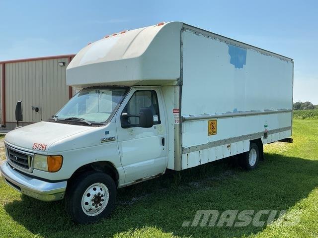 Ford E-350 Lätta skåpbilar