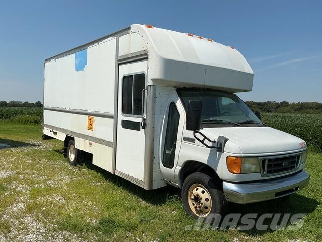 Ford E-350 Lätta skåpbilar