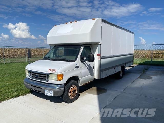Ford E-350 Lätta lastbilar
