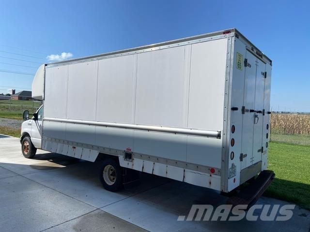Ford E-350 Lätta lastbilar