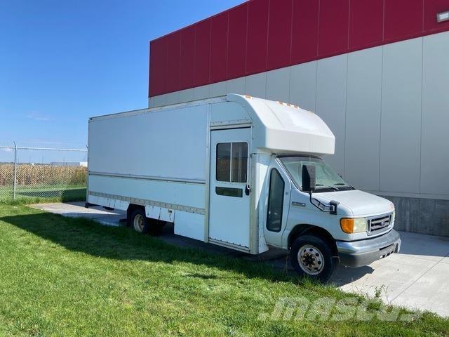 Ford E-350 Lätta lastbilar