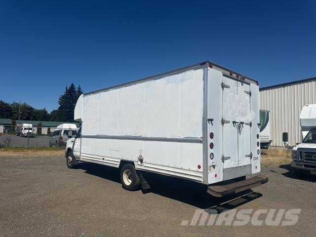 Ford E-350 Skåpbilar
