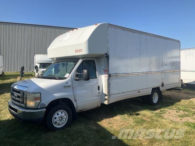 Ford E-350 Skåpbilar