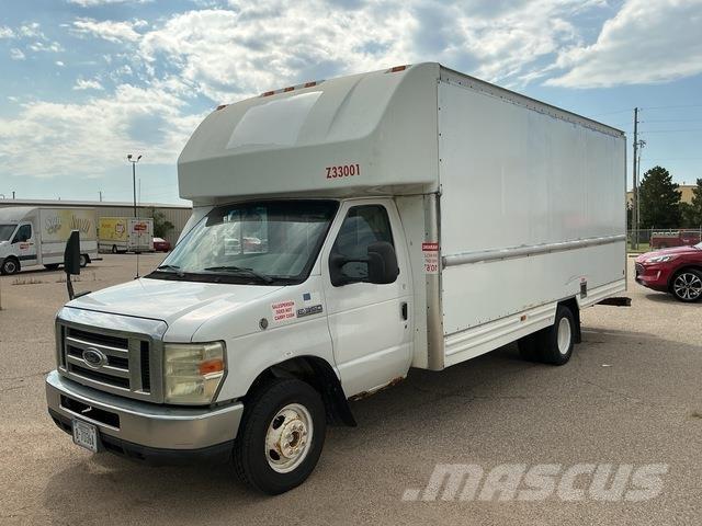 Ford E-350 Skåpbilar
