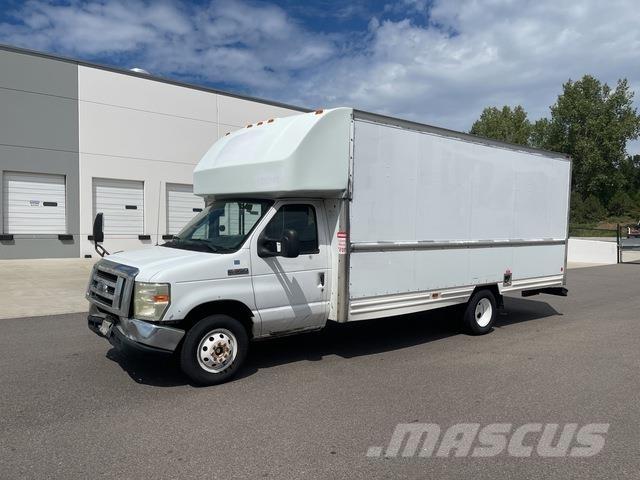 Ford E-350 Skåpbilar