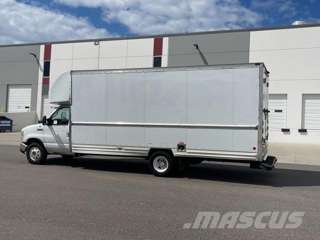 Ford E-350 Skåpbilar