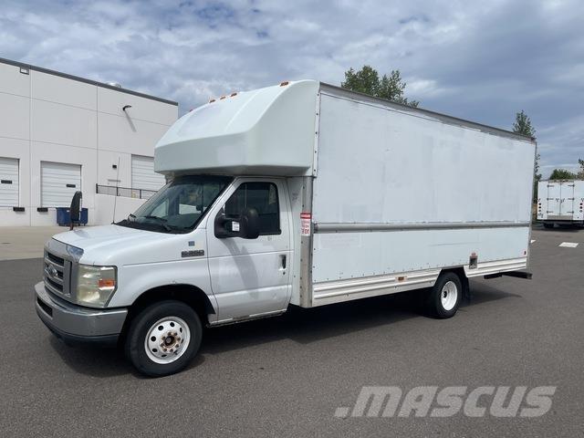 Ford E-350 Skåpbilar