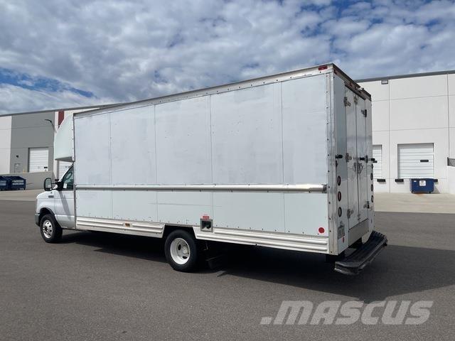 Ford E-350 Skåpbilar