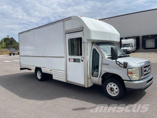 Ford E-350 Skåpbilar